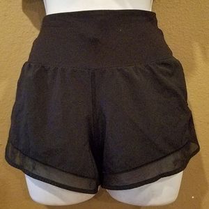 Lululemon mesh stretchy shorts mesh trim